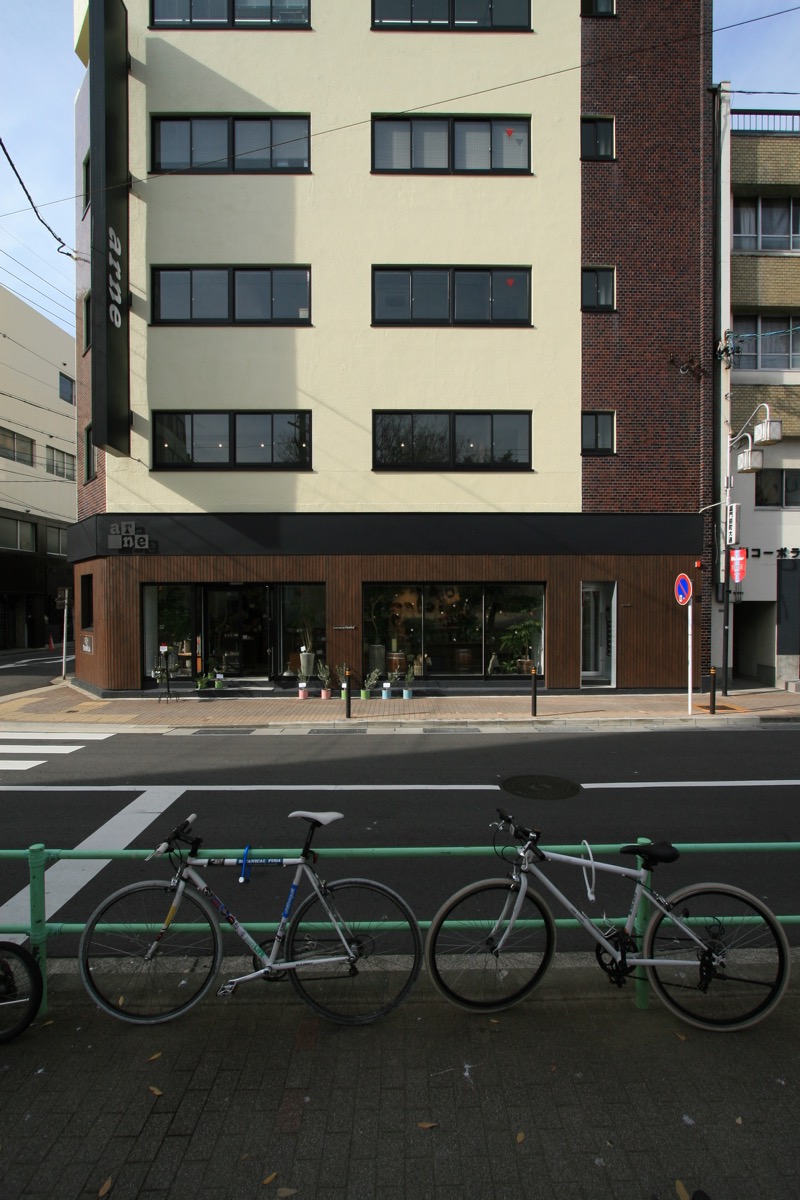 オフィスビル全景