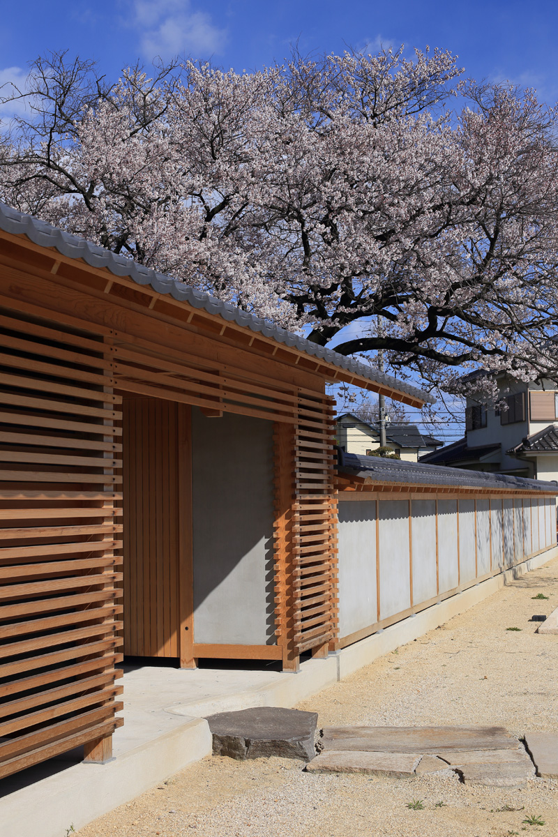 お寺の塀