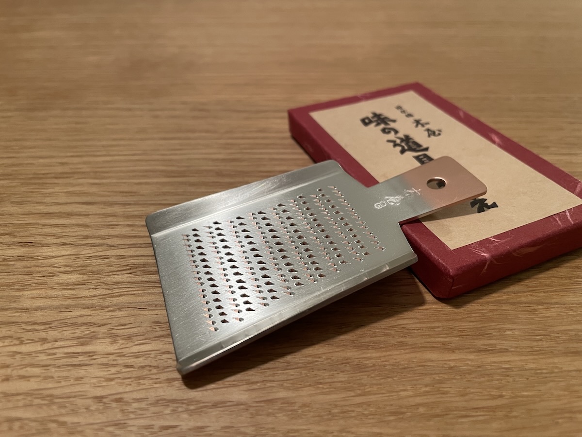 木屋の本目立純銅おろし金と箱