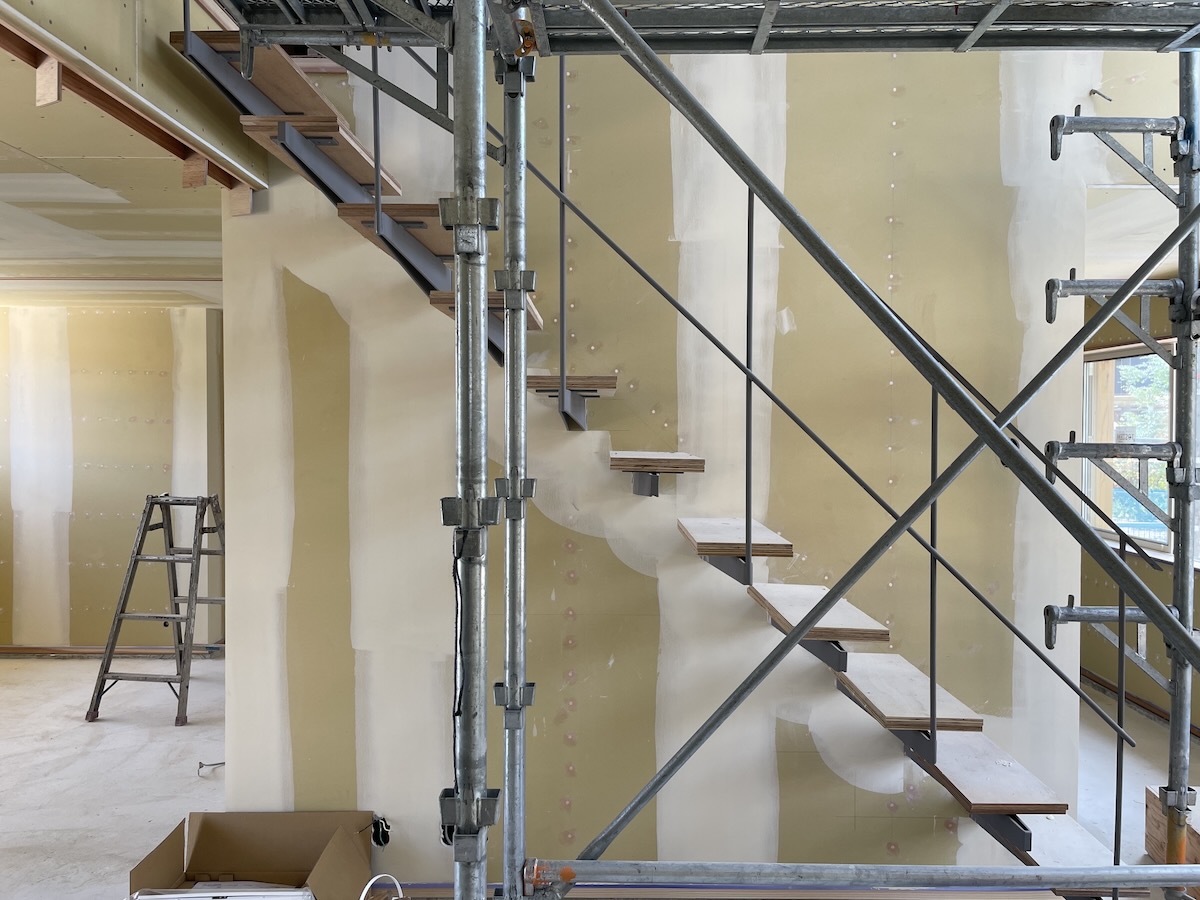 キャンティレバー階段を側面から見る